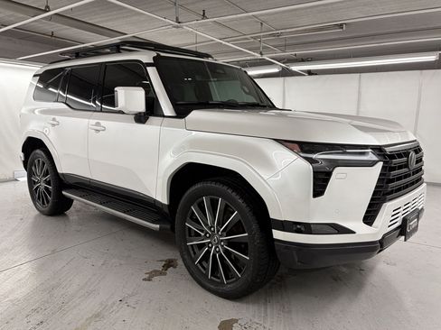Used 2024 Lexus GX 550 w/ Accessory Package (2T) AWD/4WD image 7