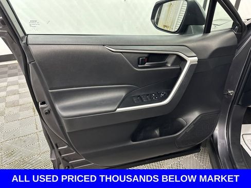 Used 2022 Toyota RAV4 LE AWD/4WD image 10