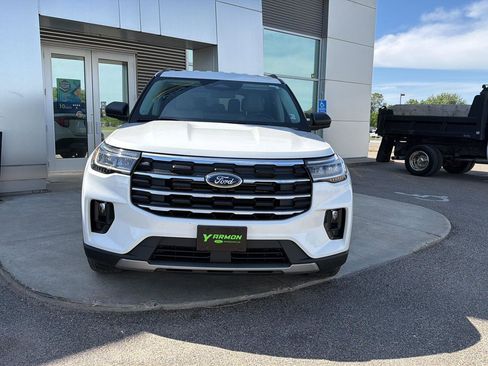 Used 2025 Ford Explorer Active w/ Active Comfort Package AWD/4WD image 3