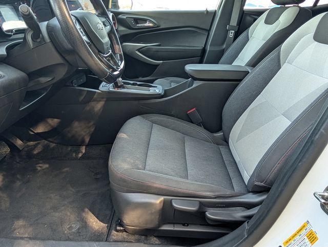 Used 2024 Chevrolet Trax RS FWD image 18