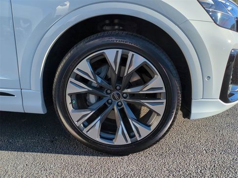 Used 2025 Audi Q8 Premium Plus image 11