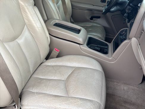 Used 2004 Chevrolet Suburban LT w/ Preferred Equipment Group image 24