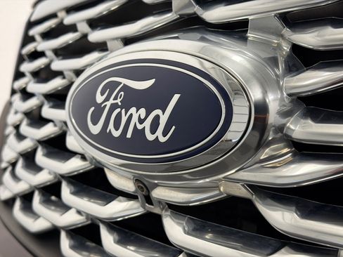 Used 2023 Ford Explorer Platinum w/ Technology Package image 14