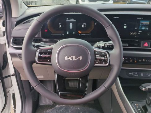 New 2026 Kia Carnival FWD image 11