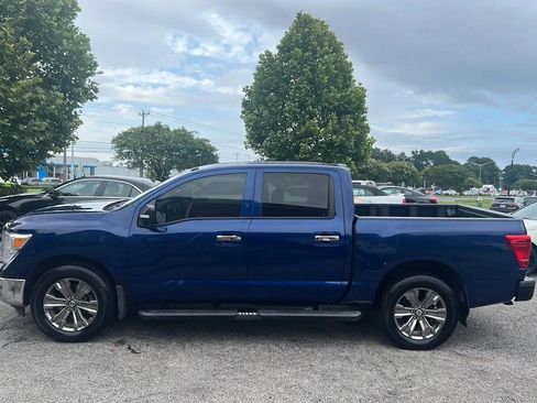 Used 2019 Nissan Titan SV w/ SV Convenience Package AWD/4WD image 8