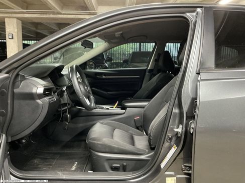 Used 2023 Nissan Altima 2.5 SV image 9