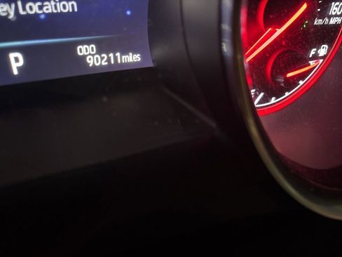 Used 2018 Toyota Camry XSE image 10