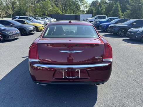 Used 2016 Chrysler 300 C RWD image 24