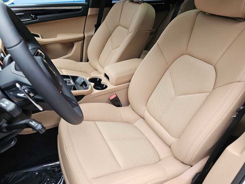 Used 2025 Porsche Macan image 5