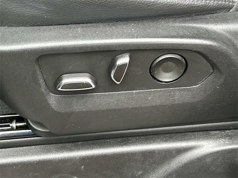 Used 2022 GMC Yukon XL Denali w/ Advanced Technology Package image 17