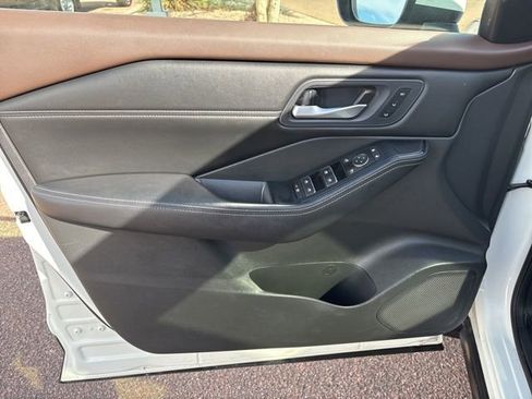 Used 2023 Nissan Rogue SL image 19