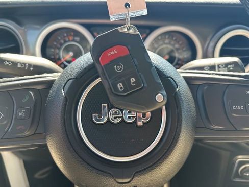 Used 2022 Jeep Gladiator Sport AWD/4WD image 36