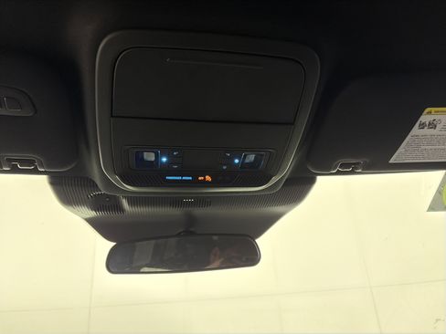 Used 2025 Ford Explorer ST-Line w/ ST-Line Street Pack image 33