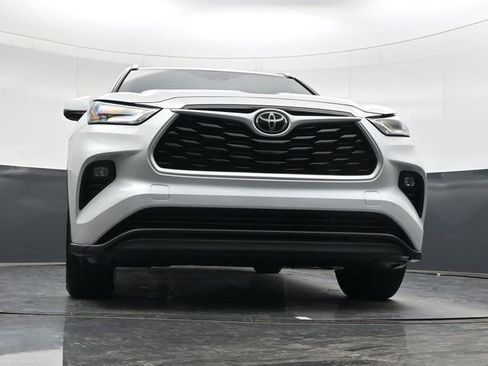Used 2023 Toyota Highlander XLE image 27