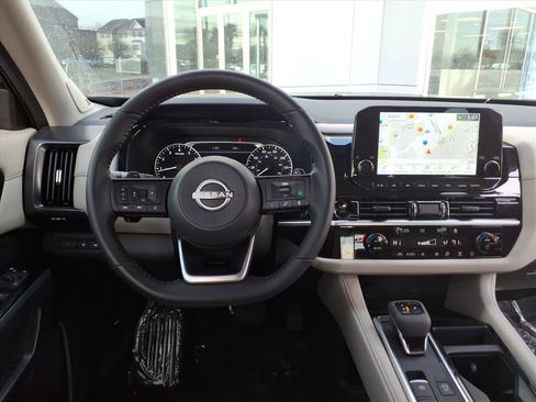 Certified 2025 Nissan Pathfinder SL w/ SL Premium Package image 15