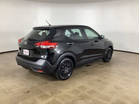 Used 2018 Nissan Kicks SV FWD image 8