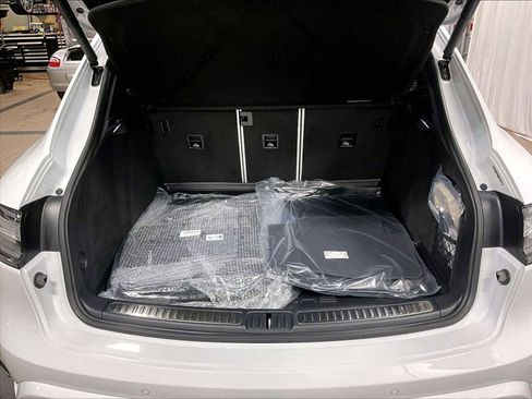 New 2026 Porsche Macan image 37