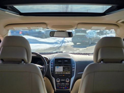 Used 2019 Lincoln MKC Reserve w/ MKC Climate Package image 9