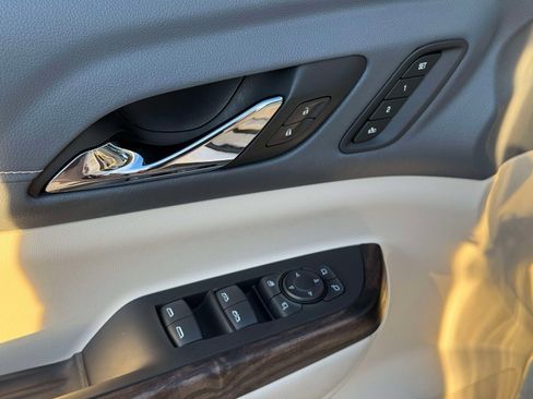 Used 2023 GMC Acadia Denali w/ Denali Technology Package image 20