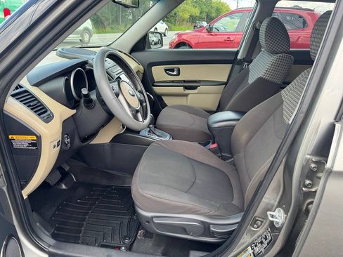 Used 2013 Kia Soul ! FWD image 13