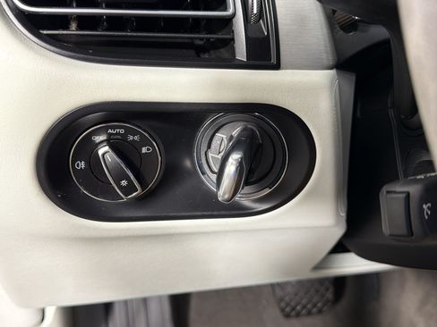 Certified 2021 Porsche Macan Turbo AWD/4WD image 16