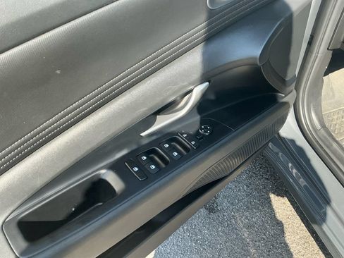 Used 2025 Hyundai Elantra SEL FWD image 16