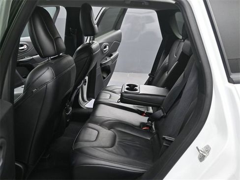 Used 2023 Jeep Cherokee Altitude Lux image 9