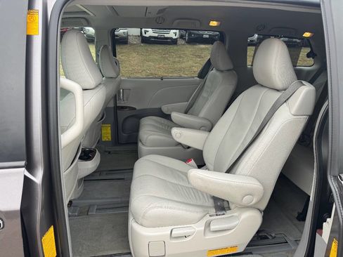 Used 2013 Toyota Sienna Limited image 12