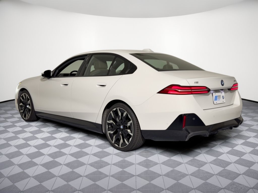 Used 2026 BMW i5 eDrive40 w/ M Sport Package RWD image 3