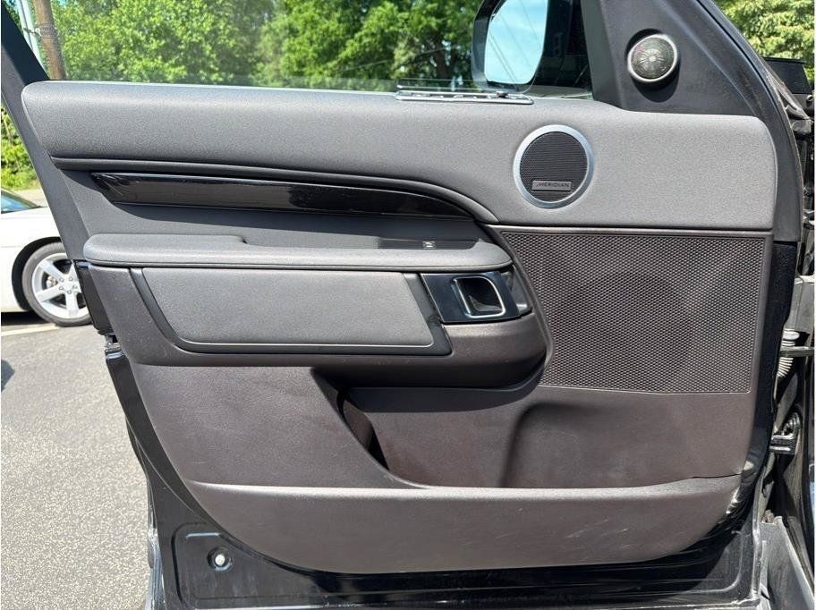 Used 2019 Land Rover Discovery SE AWD/4WD image 9