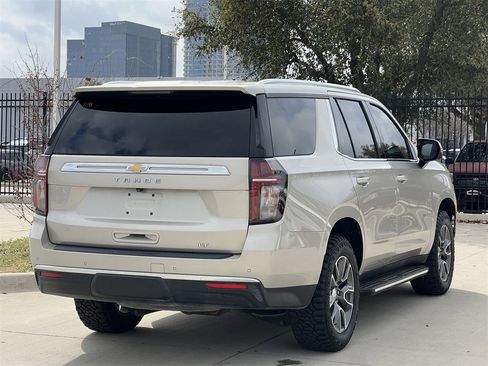 Used 2022 Chevrolet Tahoe LT w/ Luxury Package image 4