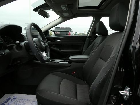 Used 2024 Nissan Altima 2.5 SV w/ SV Premium Package image 26