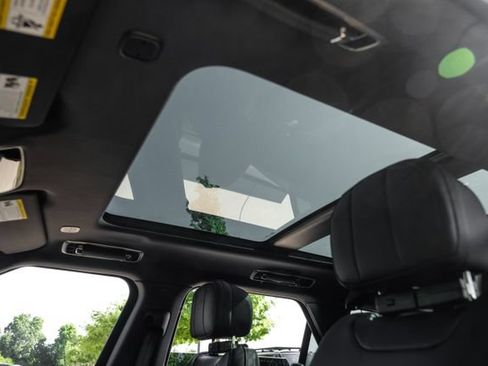 New 2026 Land Rover Range Rover Sport SE AWD/4WD image 4