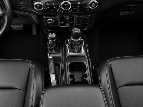 Used 2022 Jeep Wrangler Unlimited Sahara w/ Cold Weather Group AWD/4WD image 19