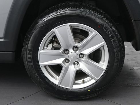 Used 2022 Jeep Compass Latitude w/ Convenience Group AWD/4WD image 11