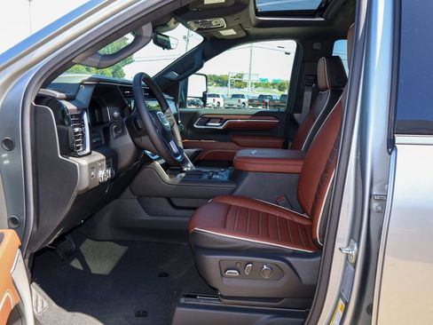 New 2026 GMC Sierra 3500 Denali Ultimate AWD/4WD image 8