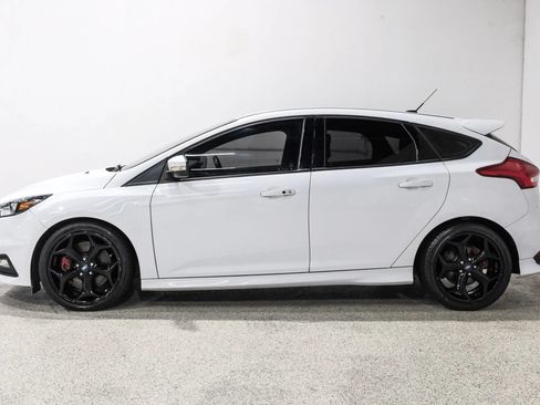 Used 2017 Ford Focus ST FWD image 8