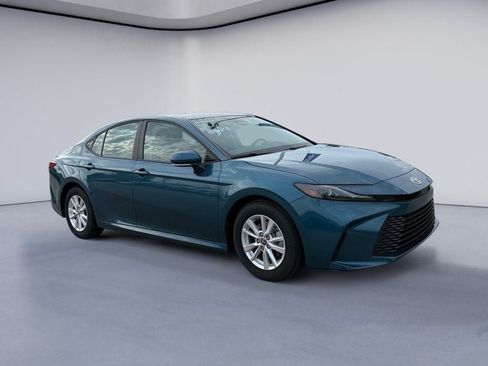 Used 2025 Toyota Camry LE FWD image 7