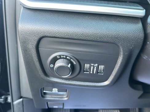 Used 2025 Jeep Grand Cherokee Altitude AWD/4WD image 11