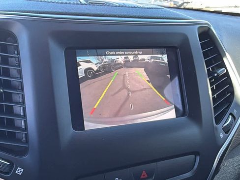 Used 2020 Jeep Cherokee Latitude Plus image 15