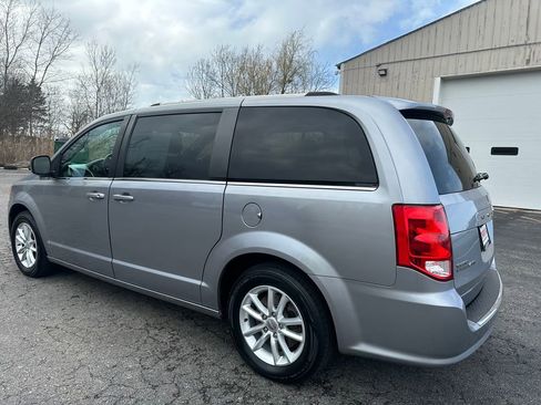 Certified 2019 Dodge Grand Caravan SXT FWD image 16