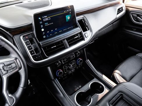 Used 2022 Chevrolet Suburban Premier image 21