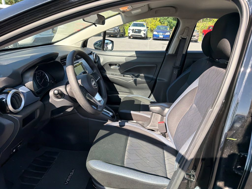 Used 2025 Nissan Versa SV FWD image 10