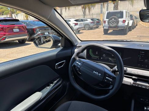 Used 2025 Kia K4 FWD image 33