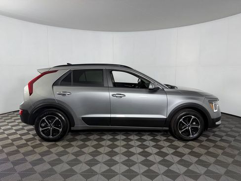 Used 2025 Kia Niro EX FWD image 7