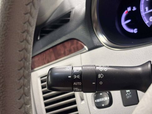 Used 2011 Toyota Avalon FWD image 32