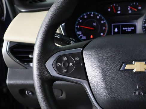 Used 2023 Chevrolet Traverse LS image 39
