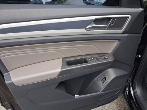 Used 2022 Volkswagen Atlas Cross Sport SEL image 16