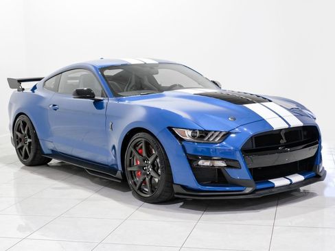 Used 2021 Ford Mustang Shelby GT500 w/ Carbon Fiber Track Pack RWD image 3