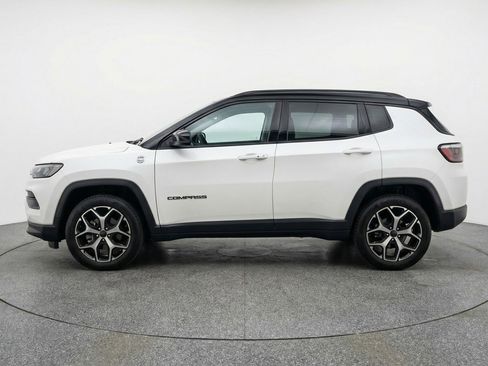 Used 2025 Jeep Compass Limited AWD/4WD image 5